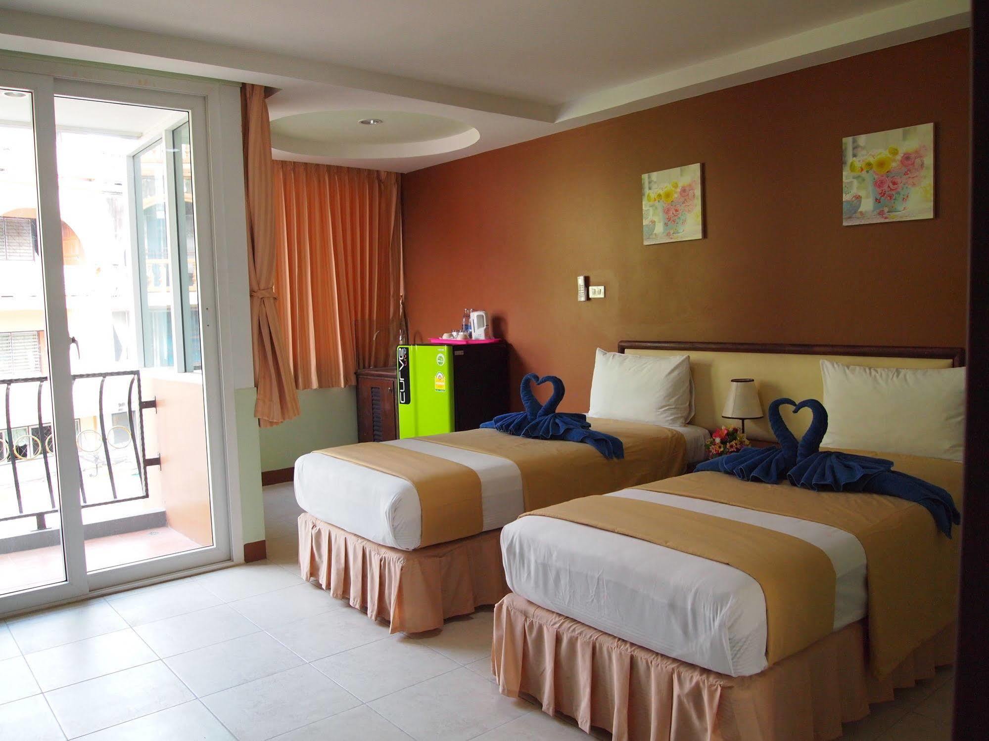 The Right Resort Pattaya Exterior photo